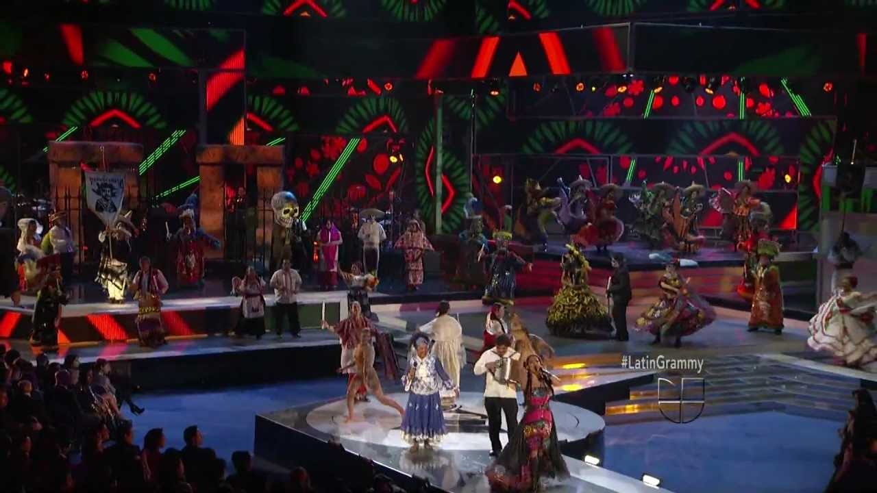 Lila Downs,Celso Piña,Y Toto la Momposina-Zapata se queda -HD - Latin Grammy 2012