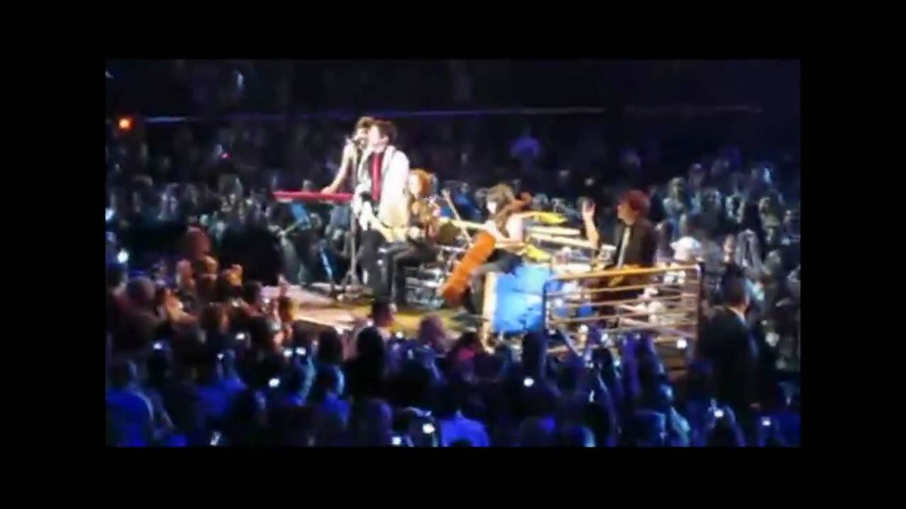 Owl City, Fireflies LIVE at Madison Square Garden Dec.11, 2009