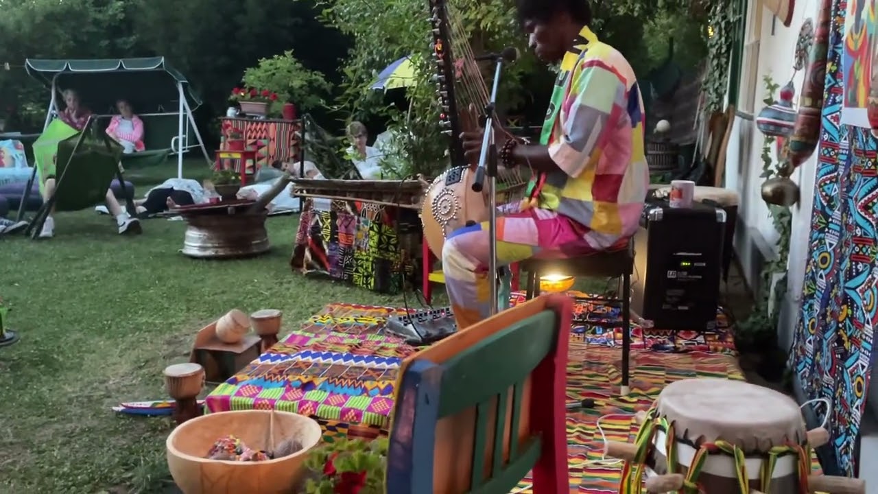 Afrikora kerti koncert Si&oacute;fok