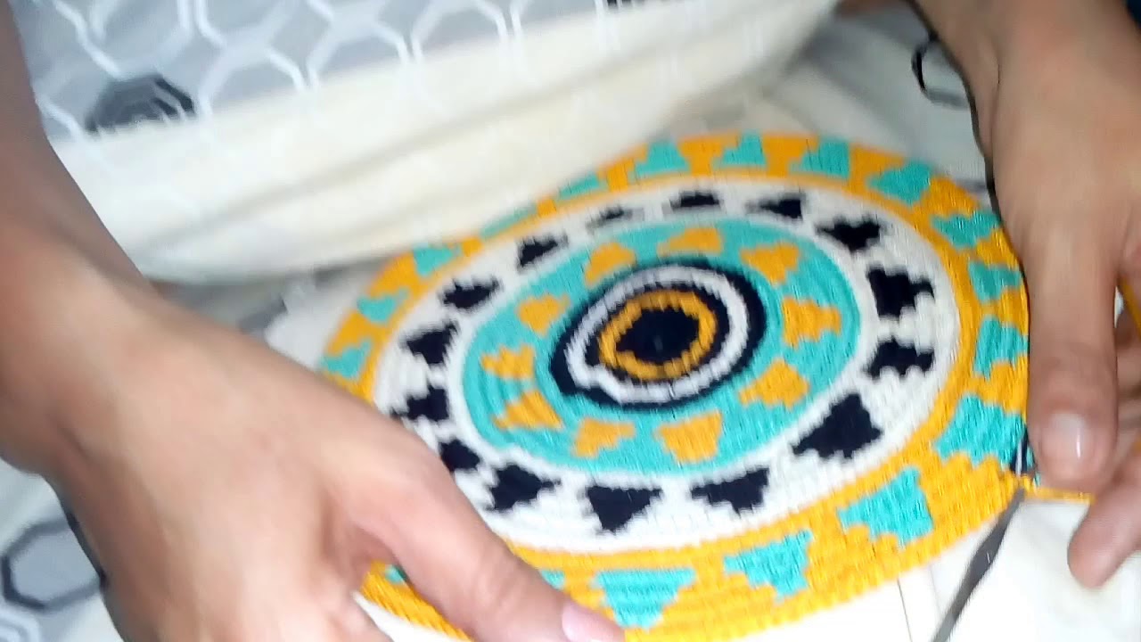 Paso 2 fondo terminado de la mochila wayuu