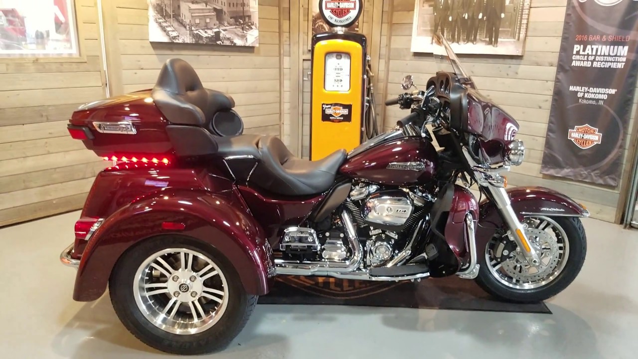 2019 Harley-Davidson Tri Glide Ultra FLHTCUTG-Twisted Cherry.
