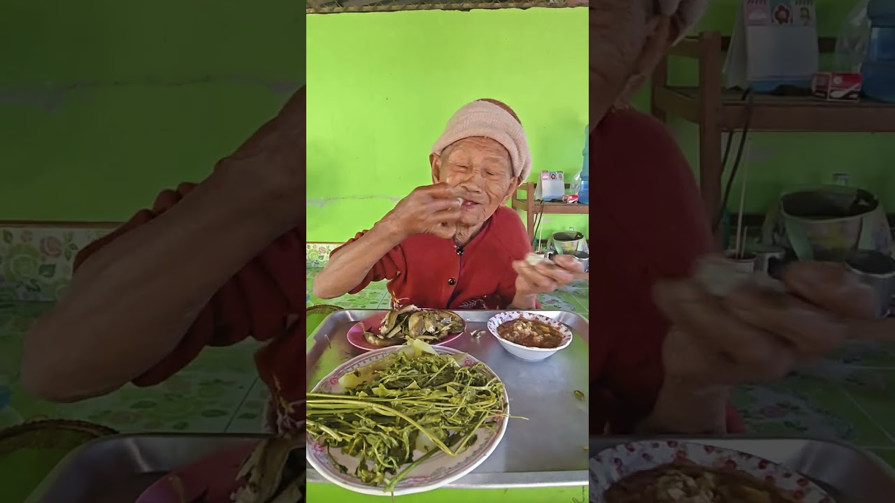 คุณยายกินข้าว กับนึ่งปลาหลด นึ่งปลาดุก นึ่งมะละกอ #buapan #เมนูอาหารบ้านๆ