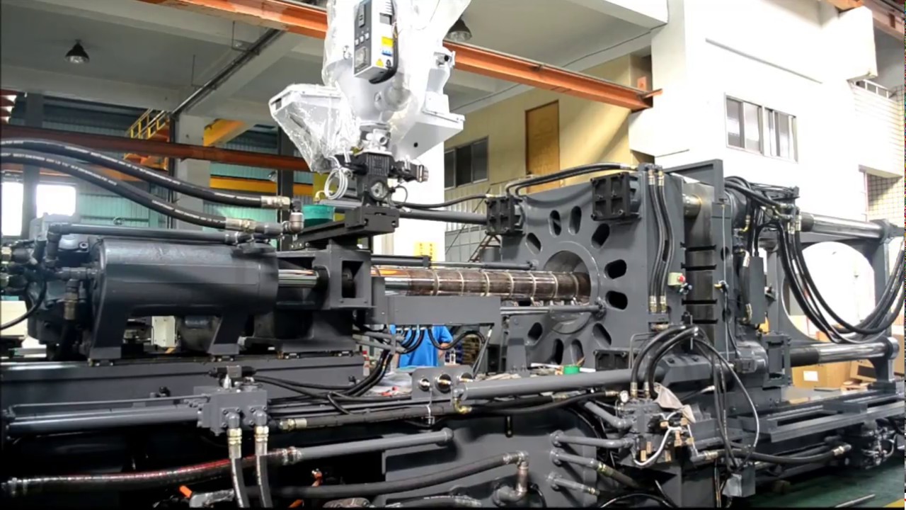 Soft PVC pad by two platen energy saving injection molding machine part 3, Shine Well