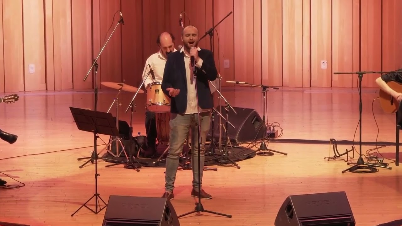 Canción para una esperanza (Daniel Toro - José Gallardo) intérprete Patricio Requejo