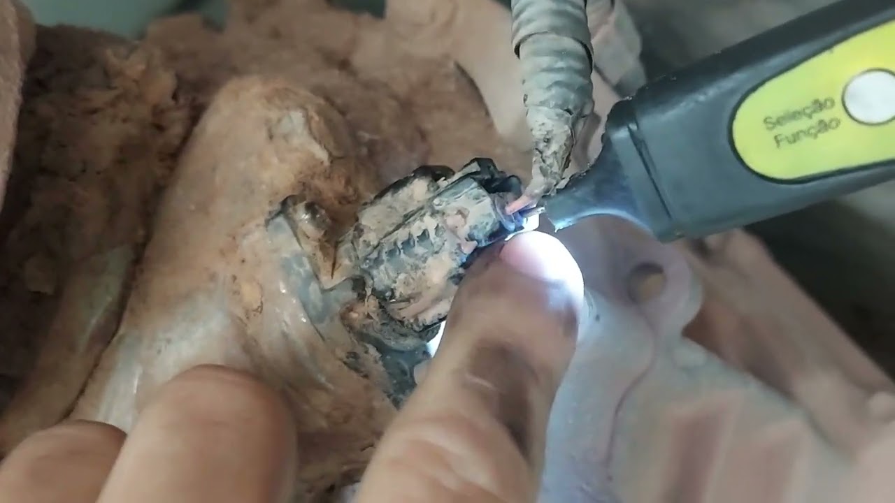 voltagem do conector do velocímetro da hilux até 2015
