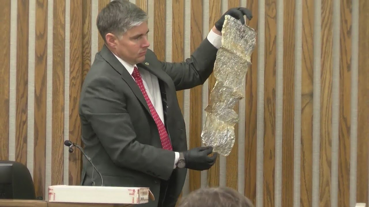 Former TBI agent shows Boswell jury items found with Evelyn's body