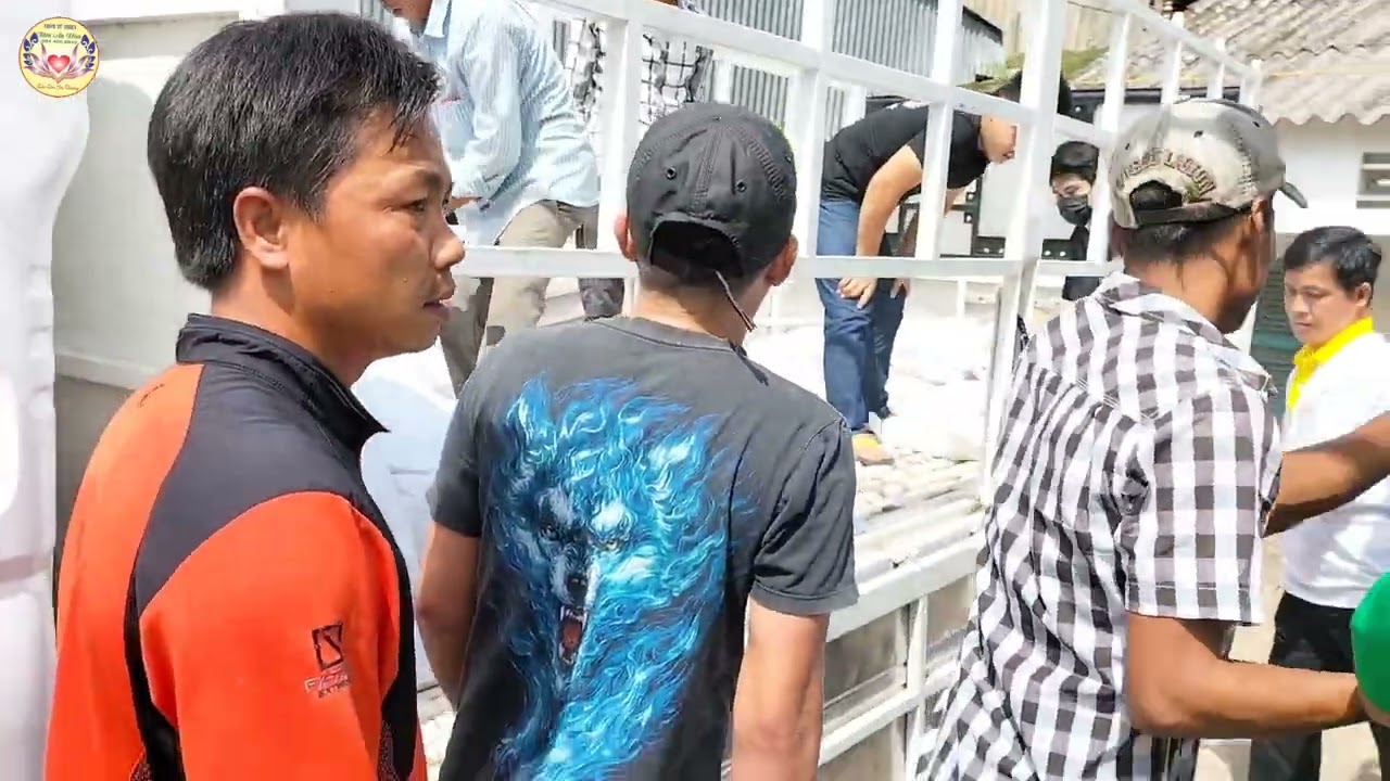 19/11 DL phát 300 phần quà cho bà con Khiếm thị khuyết tật tại chùa Giác Hoa Bạc Liêu.