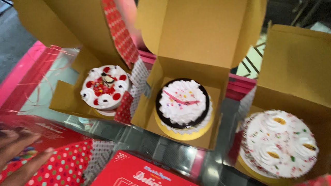 New Cake A Gaye Aaj Shop Par 😋