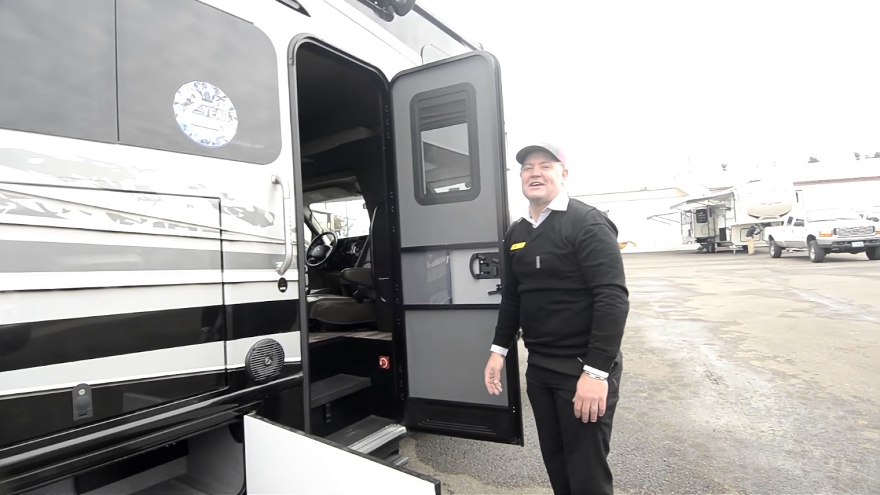 The RV Corral 2018 Dynamax Isata 4 31DS Stock # NC598