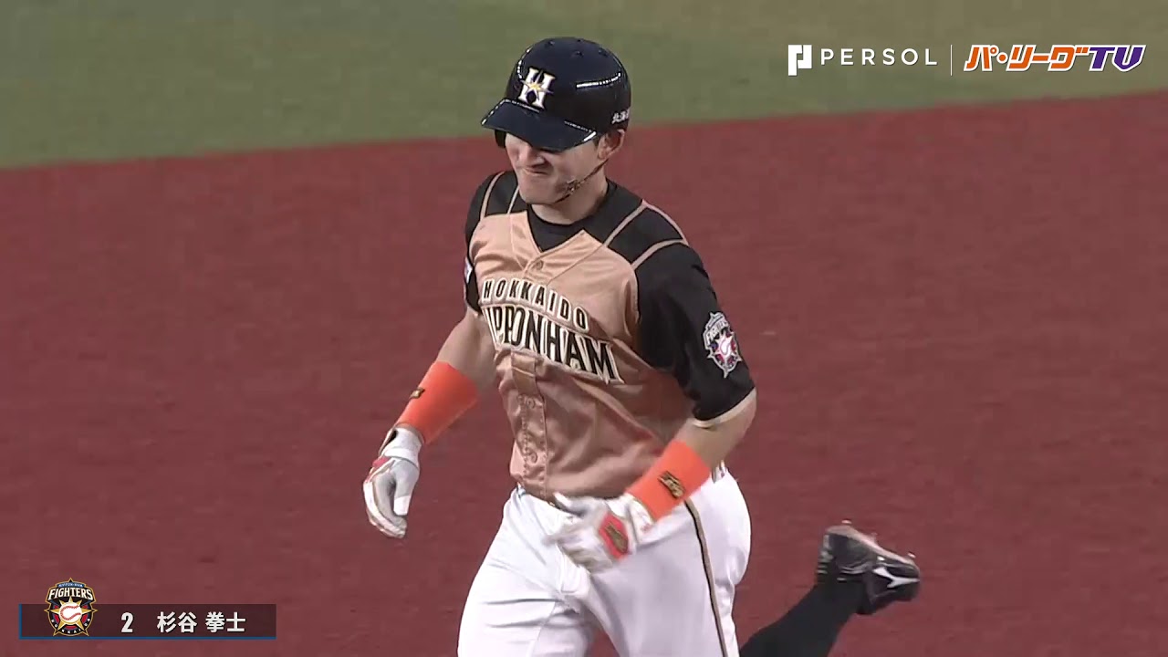 守りたい、この笑顔。中田が杉谷とニンマリハイタッチ