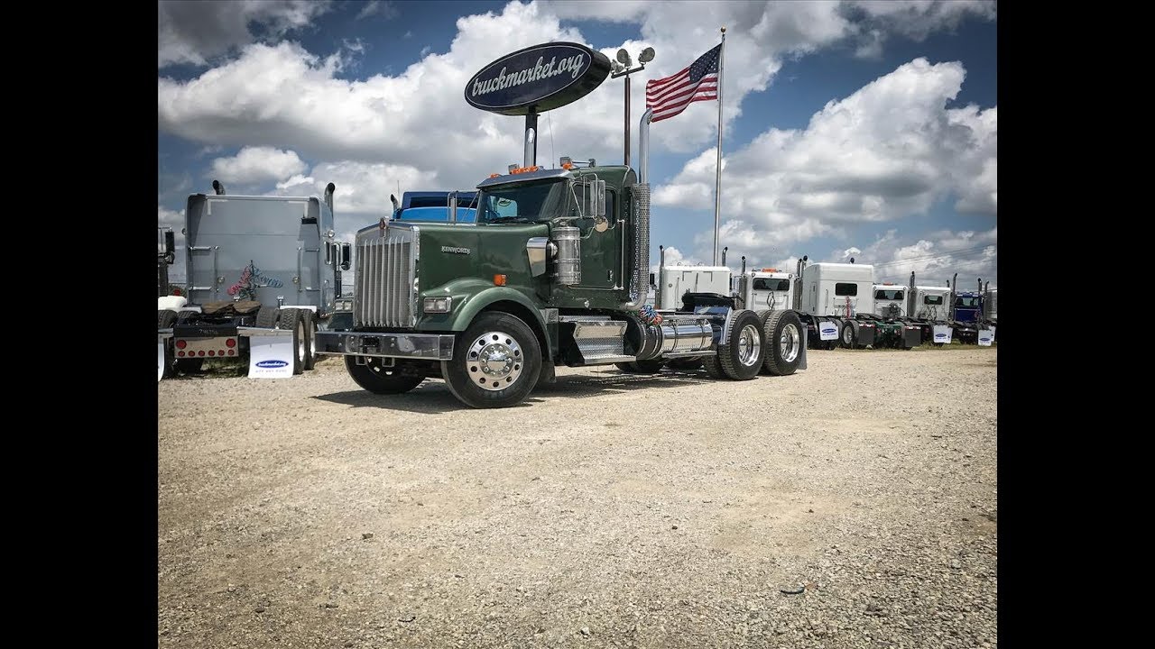 2015 KENWORTH W900L Tandem Axle Daycab for sale