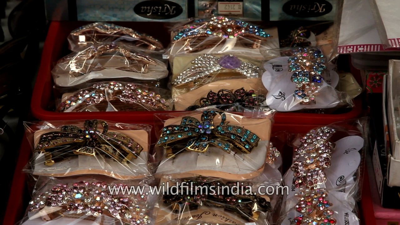 Buy accessories at low price in T Nagar street market, Chennai