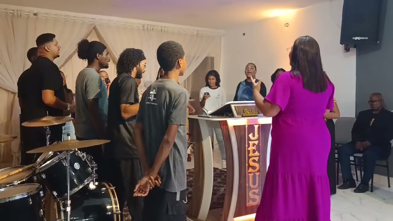 Grupo Jovem - Louve e Adore (Michele Nascimento)