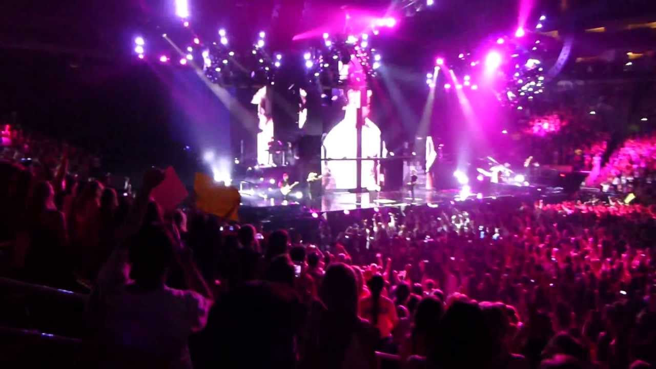 One Direction Live While We're Young COWBOY HATS Houston July 21 2013