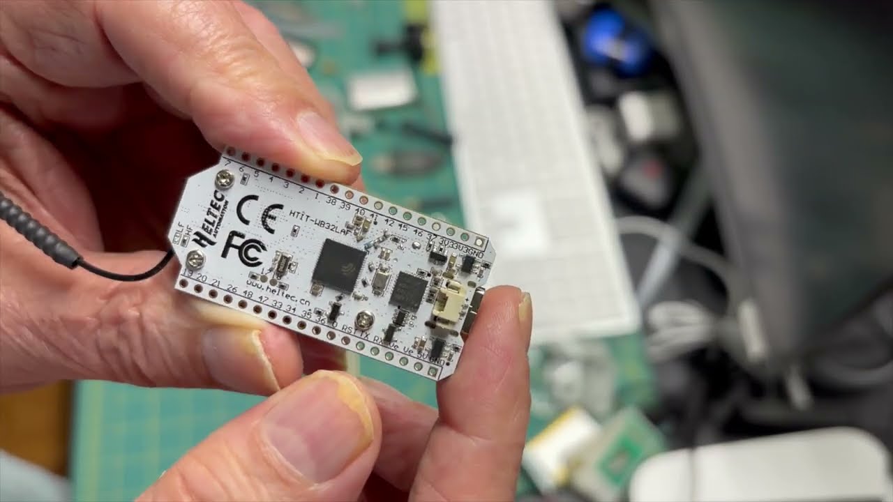Let's mesh it up - Meshnology ESP32 LoRa V4 Solar node project