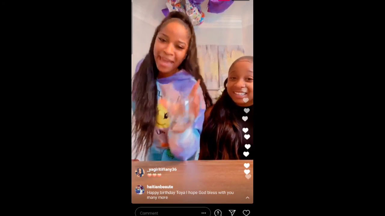Reginae Carter on Instagram live twerking