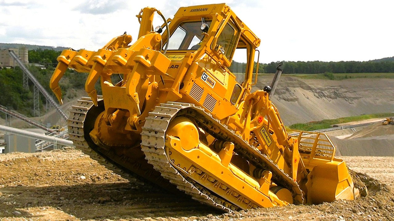 OLD Construction Machinery in USE - Cat 983, Cat 977, Cat 955, D3, D8, Dozer, Draglines & Excavators