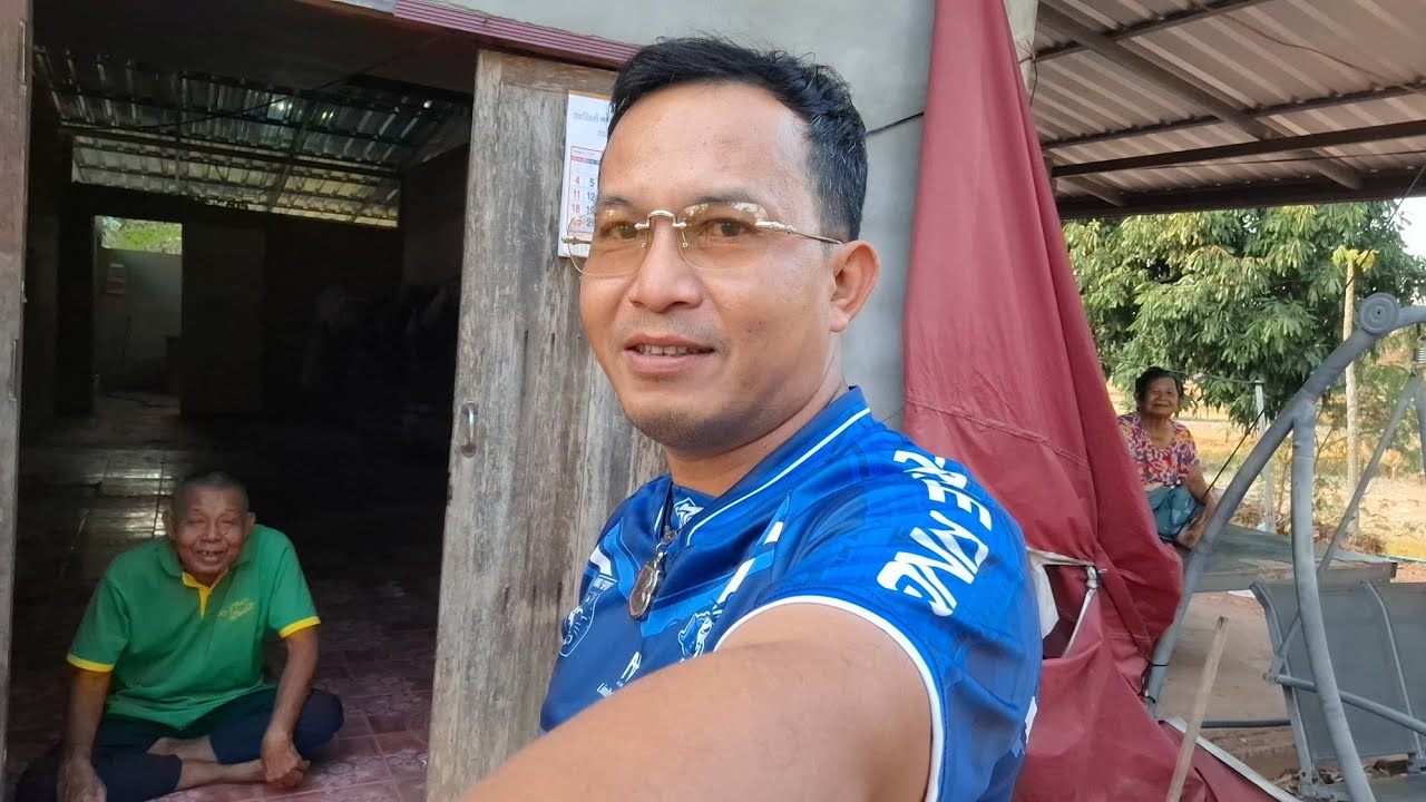 ตกเย็นเดินมาคุยกะยายย้อยตาทน