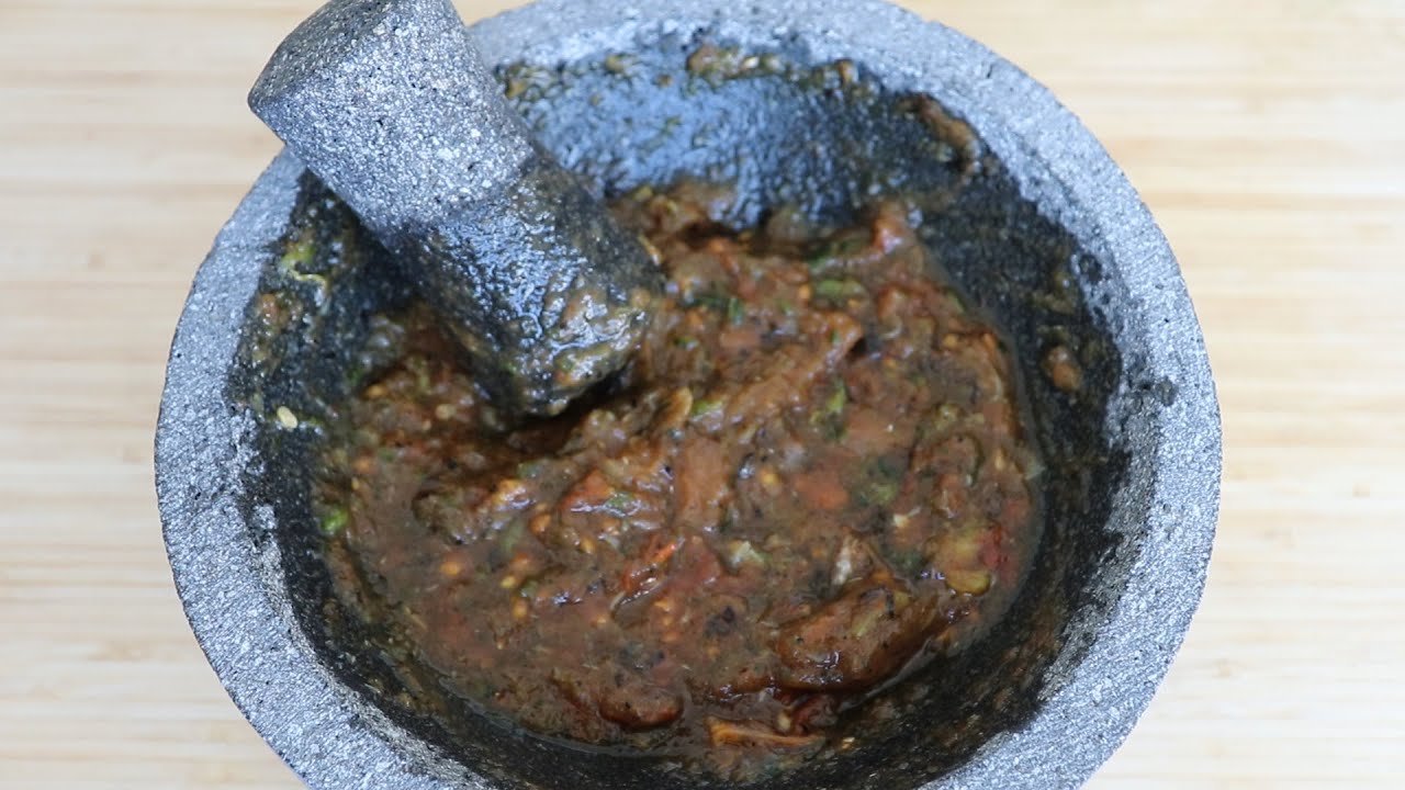 Traditional Homemade Salsa (Salsa molcajeteada)