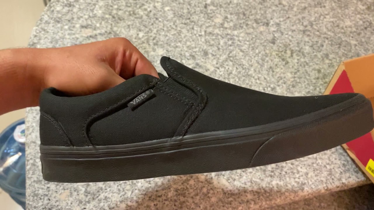 Vans Asher slip-ons. Full black
