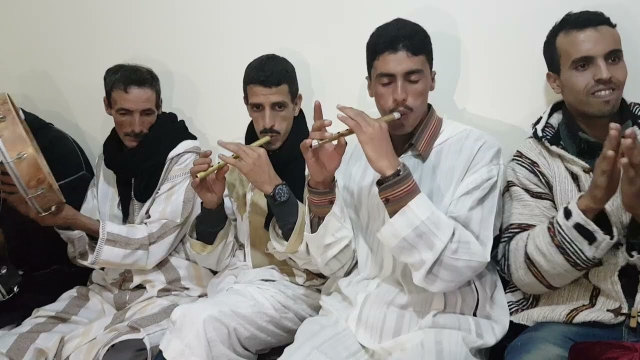 مقطع فني مع شباب تيرت بميراللفت يبدعون على أنغام عواد وناقوس آيت بعمران