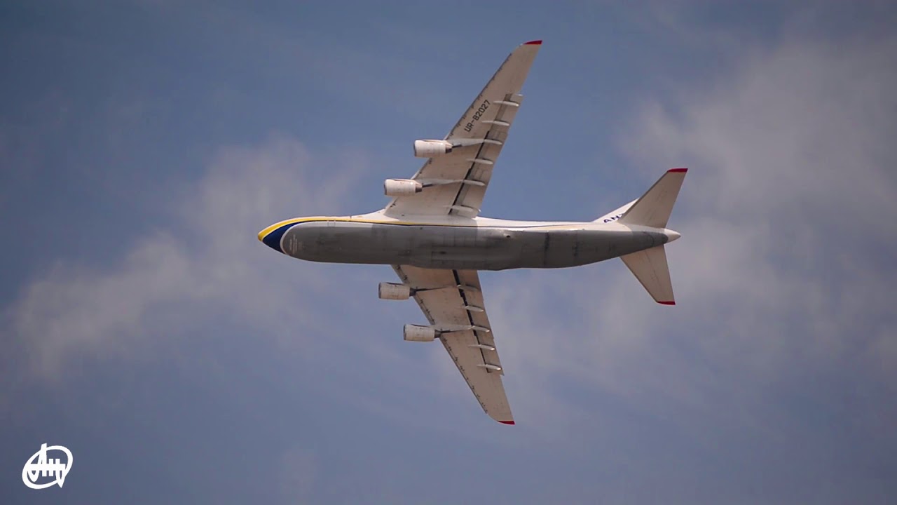 Demo flight of the AN-124 at the Eurasia Airshow