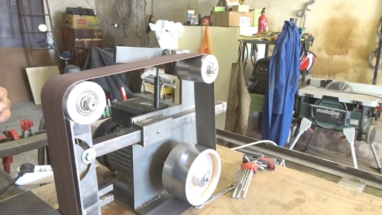 FAI DA TE come fare la levigatrice a nastro colpleto -- DIY how to make the belt sander full
