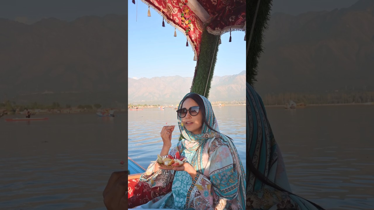 Shikara Ride in Dal Lake, Srinagar Kashmir
