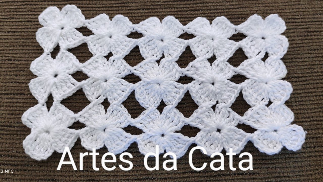 Flor quatro p&eacute;talas em croch&ecirc; #artesdacata #pontofantasia #croch&ecirc;dacata