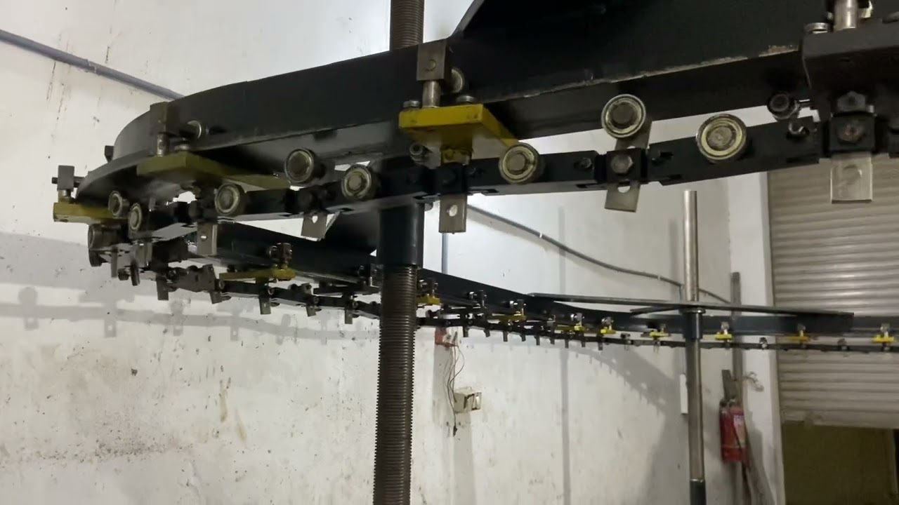 Overhead chain conveyor