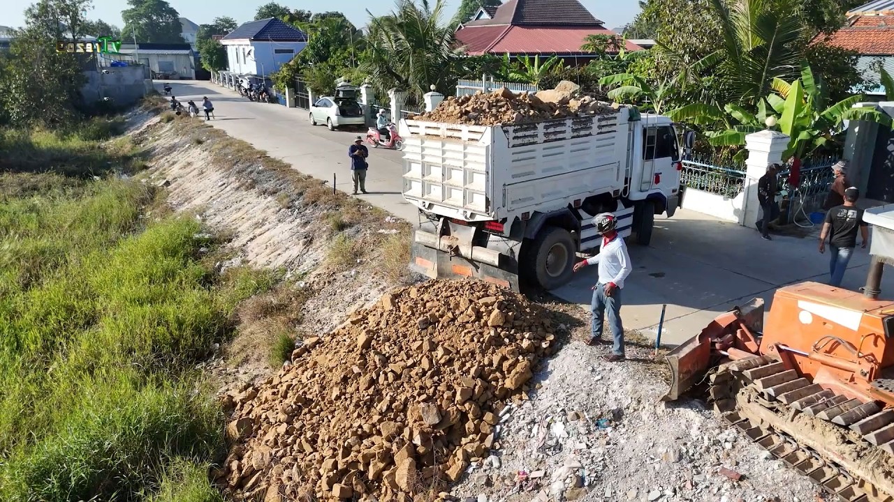 Incredible!! Land Filling Operation Using Dump Trucks Drivers and Powerful Dozer