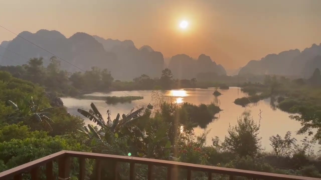 Ho&agrave;ng h&ocirc;n ở May Retreat Hữu Lũng