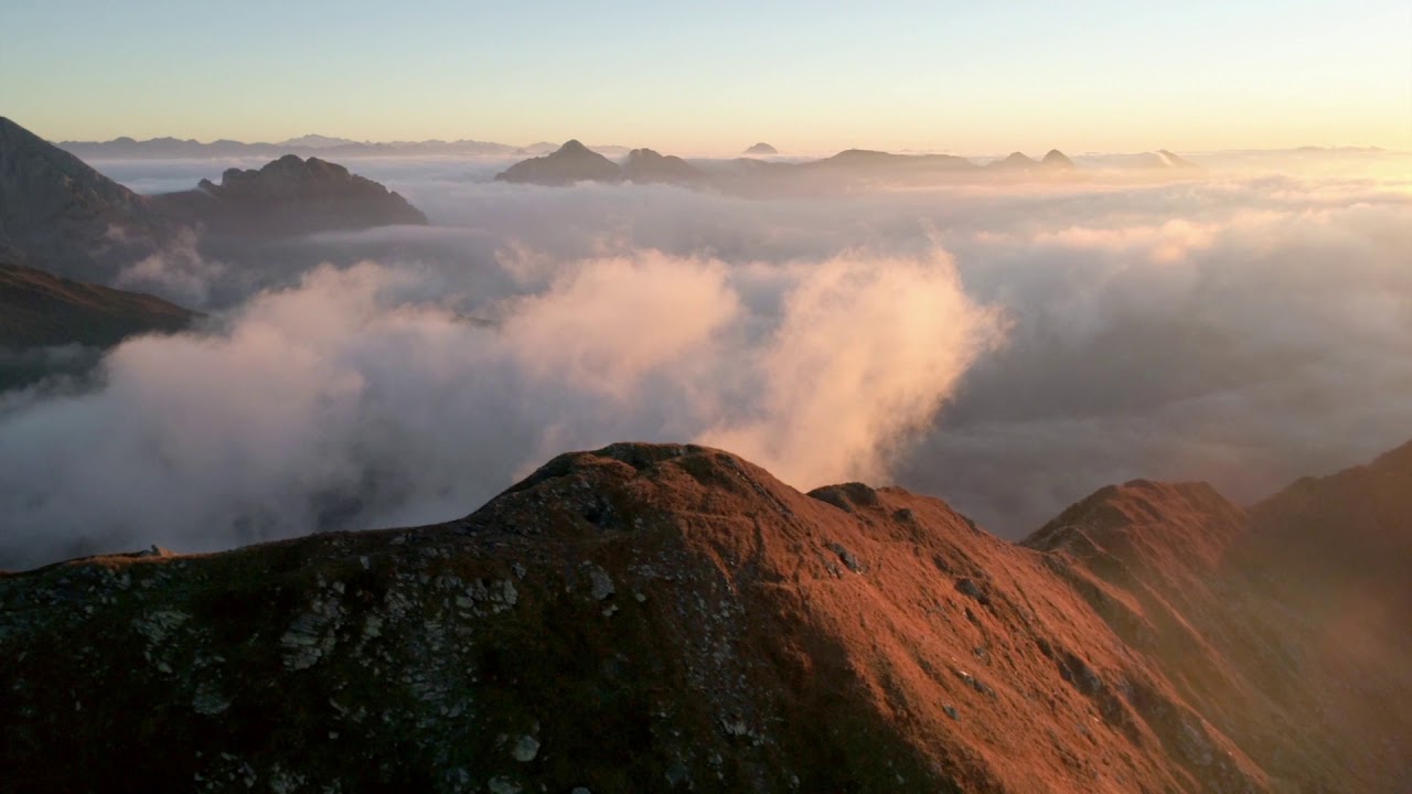 Smooth Relaxing (Chants) Flying over Mountains, Help to Relax