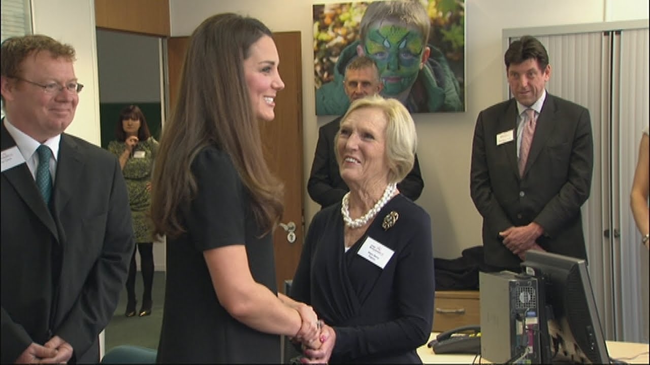 Prince William and Kate Middleton meet Bake Off queen Mary Berry
