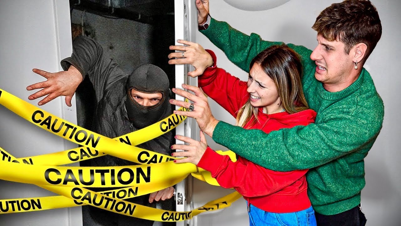 MIKE E LAURA ABBIAMO CATTURATO LO STALKER NELLA NOSTRA CASA!