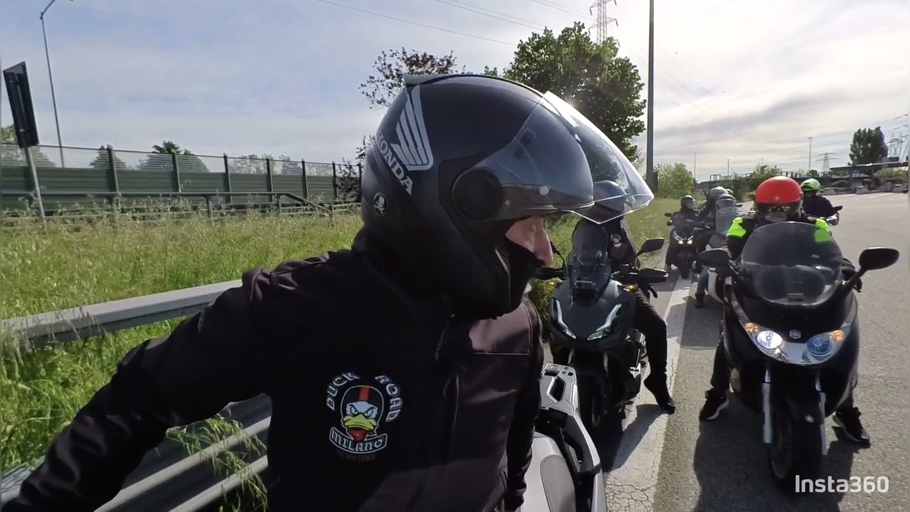 SCOOTER : GITA AL MOTTARONE : SIAMO UNA MAREA DI SCOOTERS