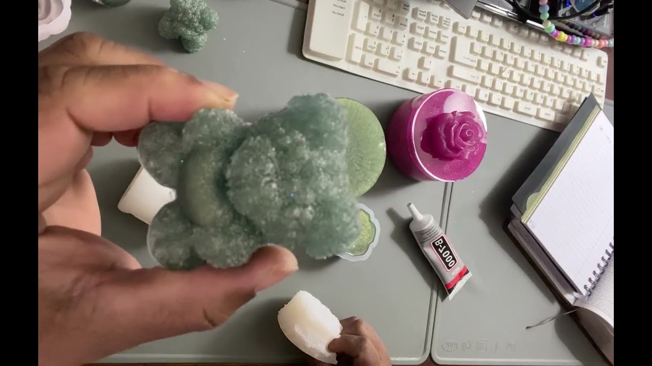 Time to Unmold the Rose for the New Candle: Quick Unmolding. 