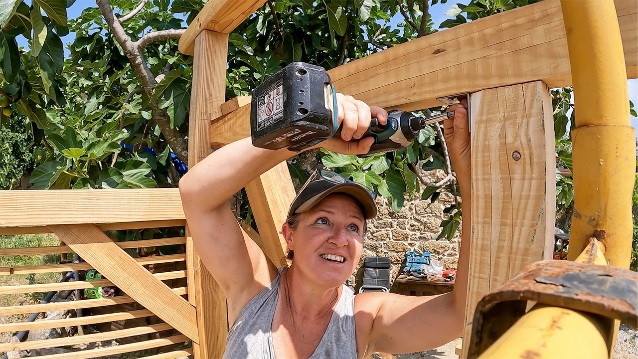 Craic Shack Carpentry & Fixing My Stinky Garden - OFF GRID IN PORTUGAL