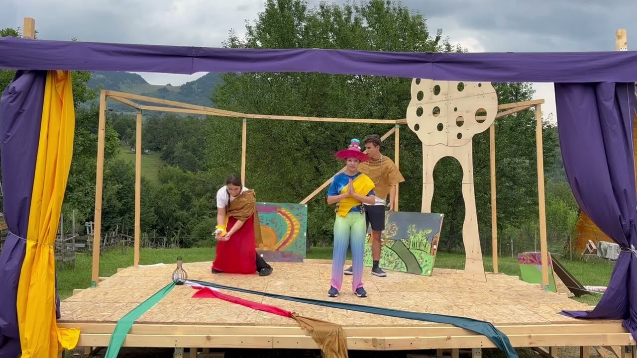 Pe drumul care nu ducea nicăieri: un spectacol în stilul teatrului indian I Tabăra de Arhitectură