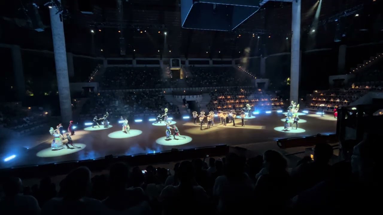 Show nocturno Xcaret. Cierre con Mariachi