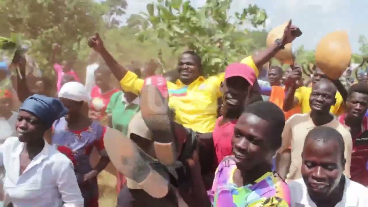 Omoro by elections-candidates take campaigns to gardens as votes are busy farming.