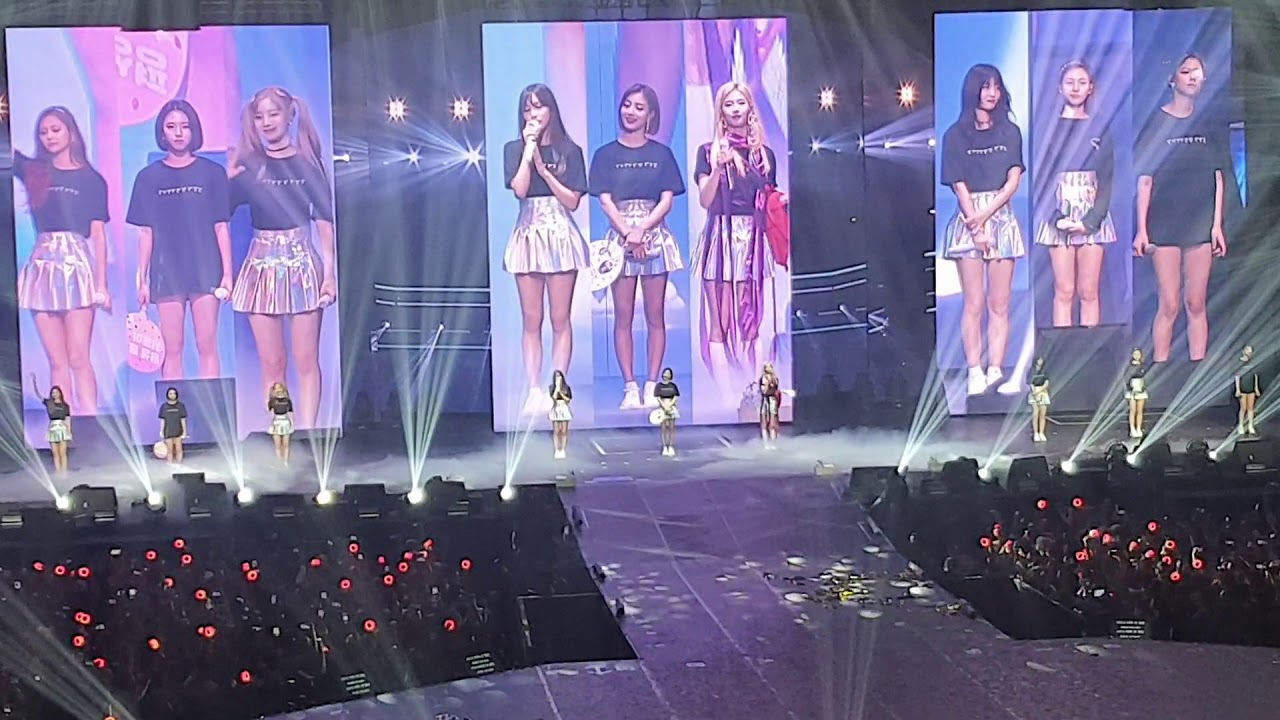 TWICE LIGHTS Ending Song STUCK Live in Manila at MOA ARENA