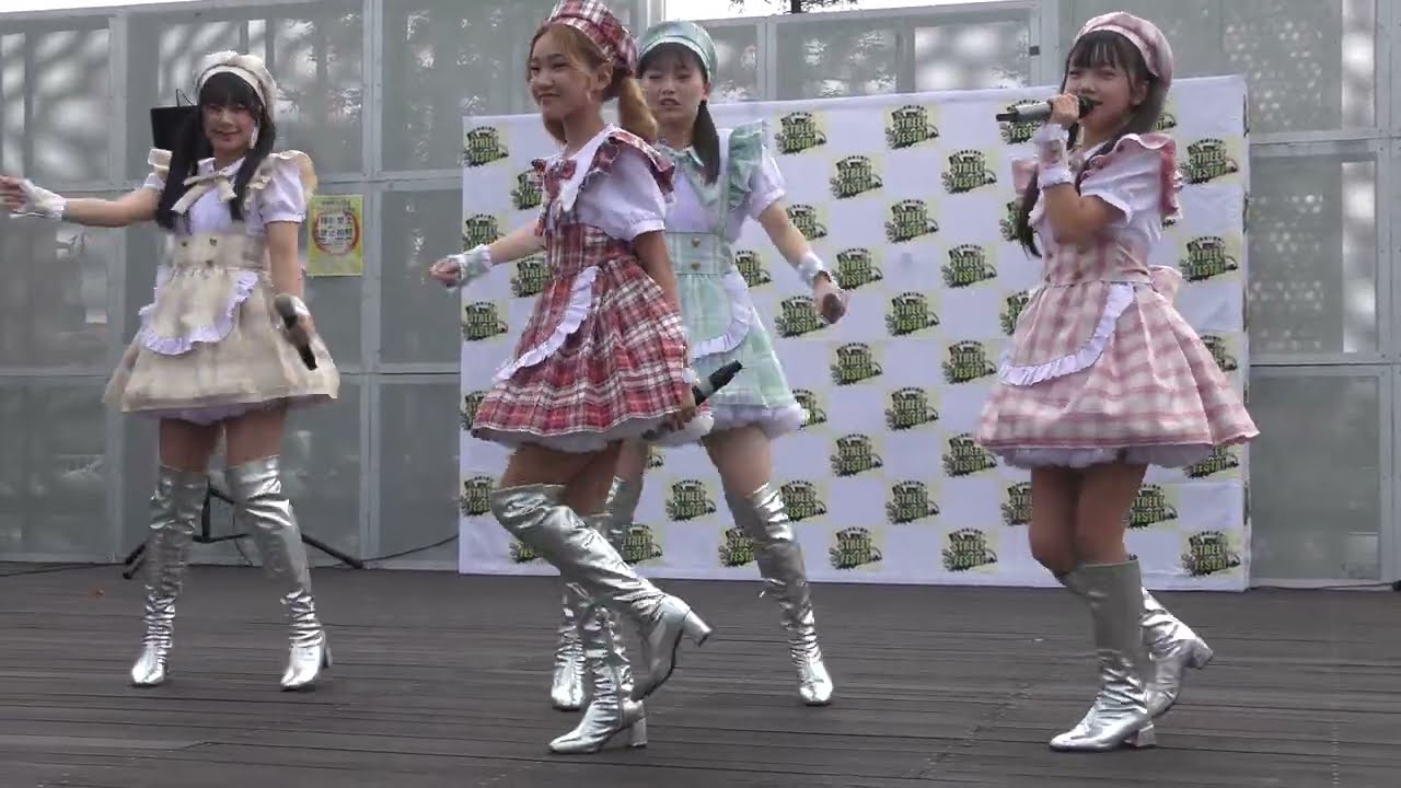 モデルから生まれたダンスボーカルユニット、GLUES　（その１）　ハンドメイドEXPO×STREET FESTA   箕面かやの広場   ２０２５年９月２８日