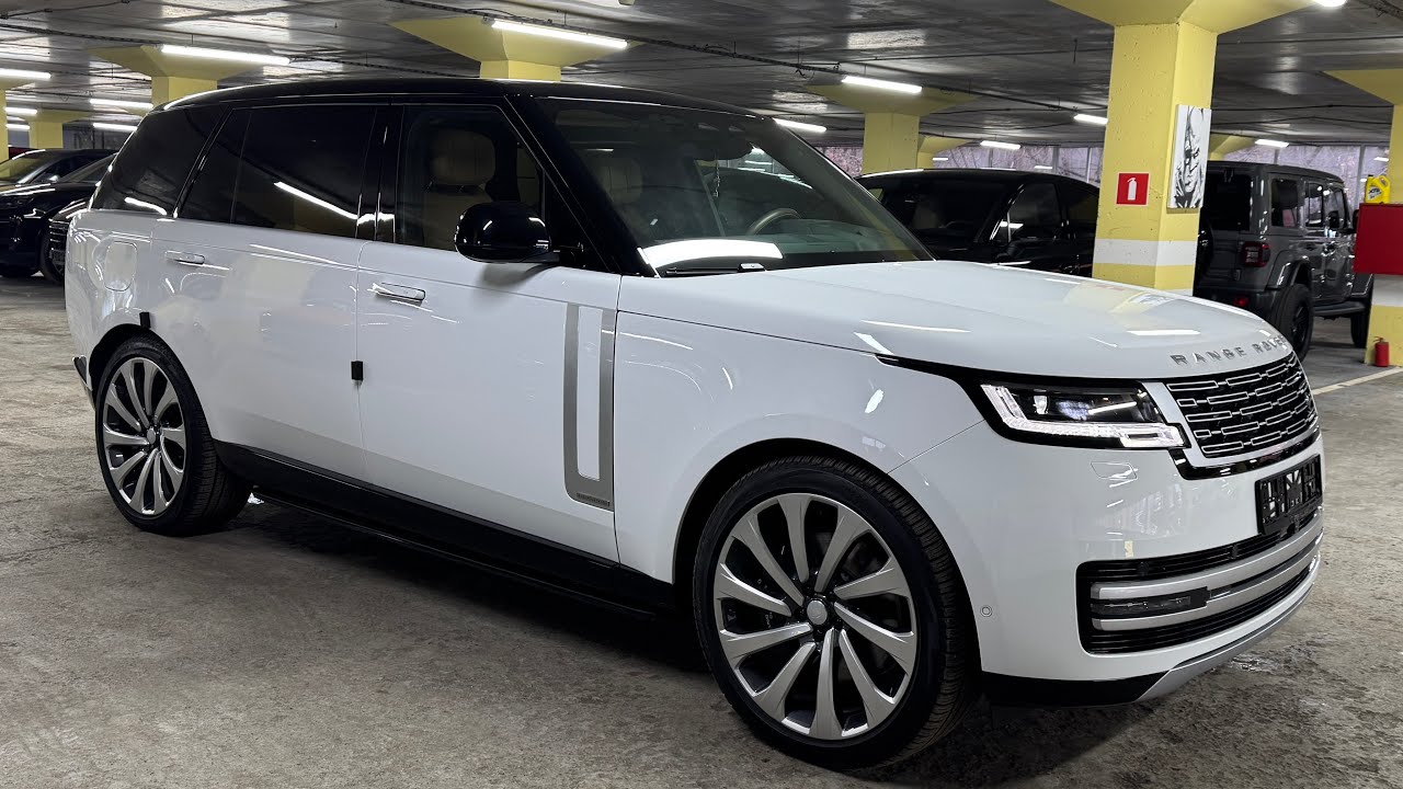 Новый Range Rover Autobiography 2025 г, 1.700км, цена 23.000.000 рублей.