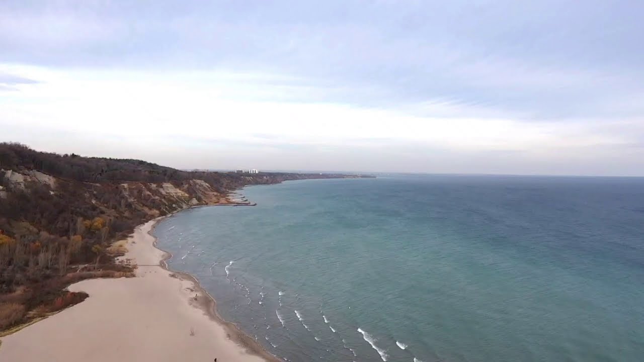 🇨🇦Scarborough Bluffs In Canada | Flying Over.