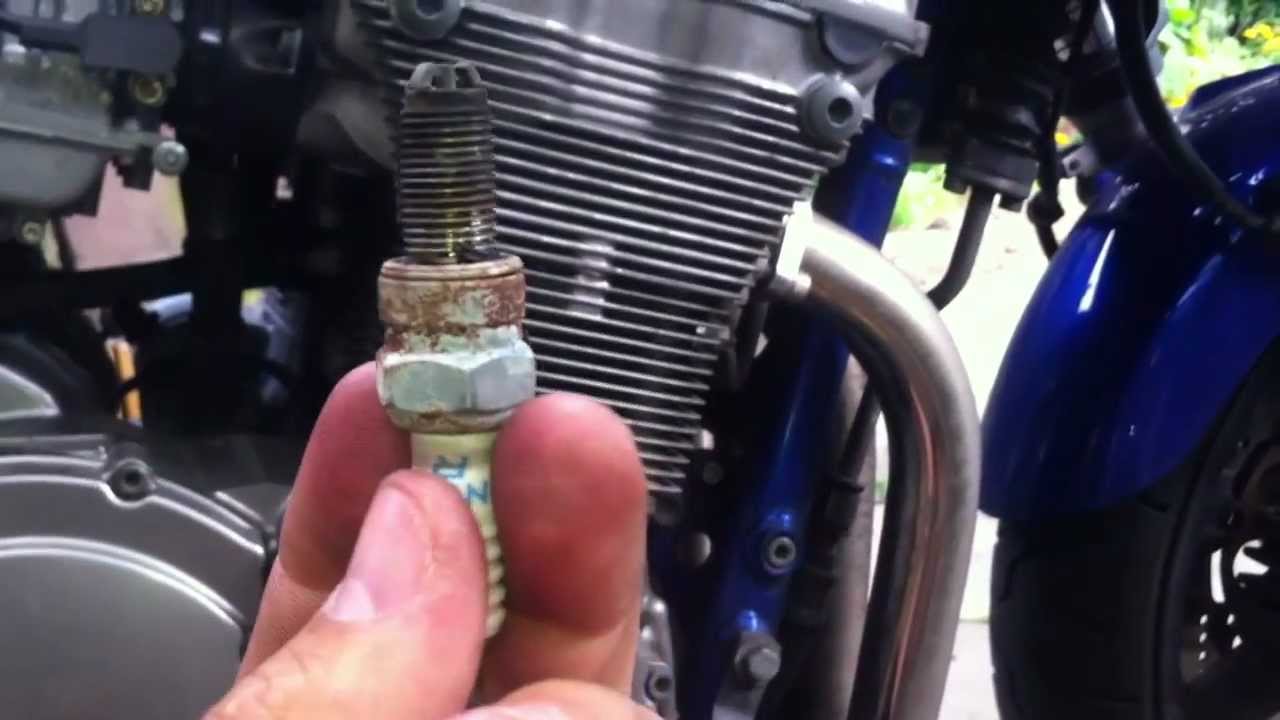 Spark Plugs replacement Suzuki GSF600s Bandit 2001
