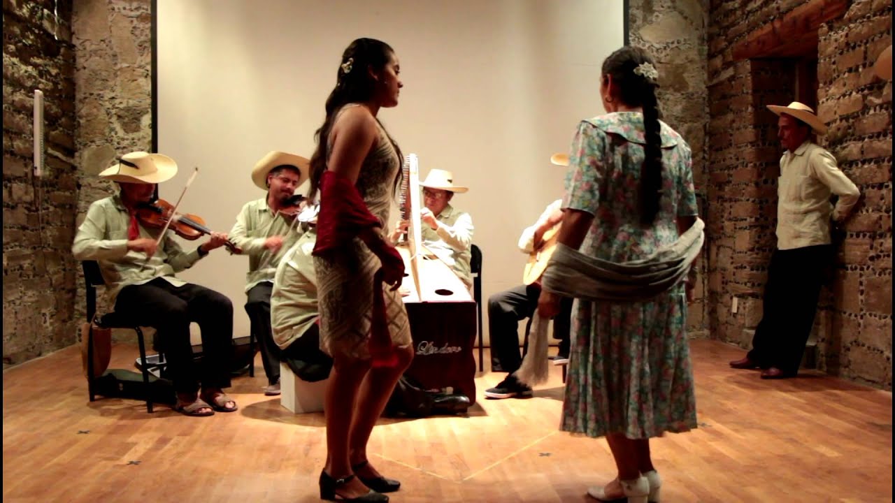 Las naguas blancas (en Tlaxcala, 2014) - Conjunto LINDERO