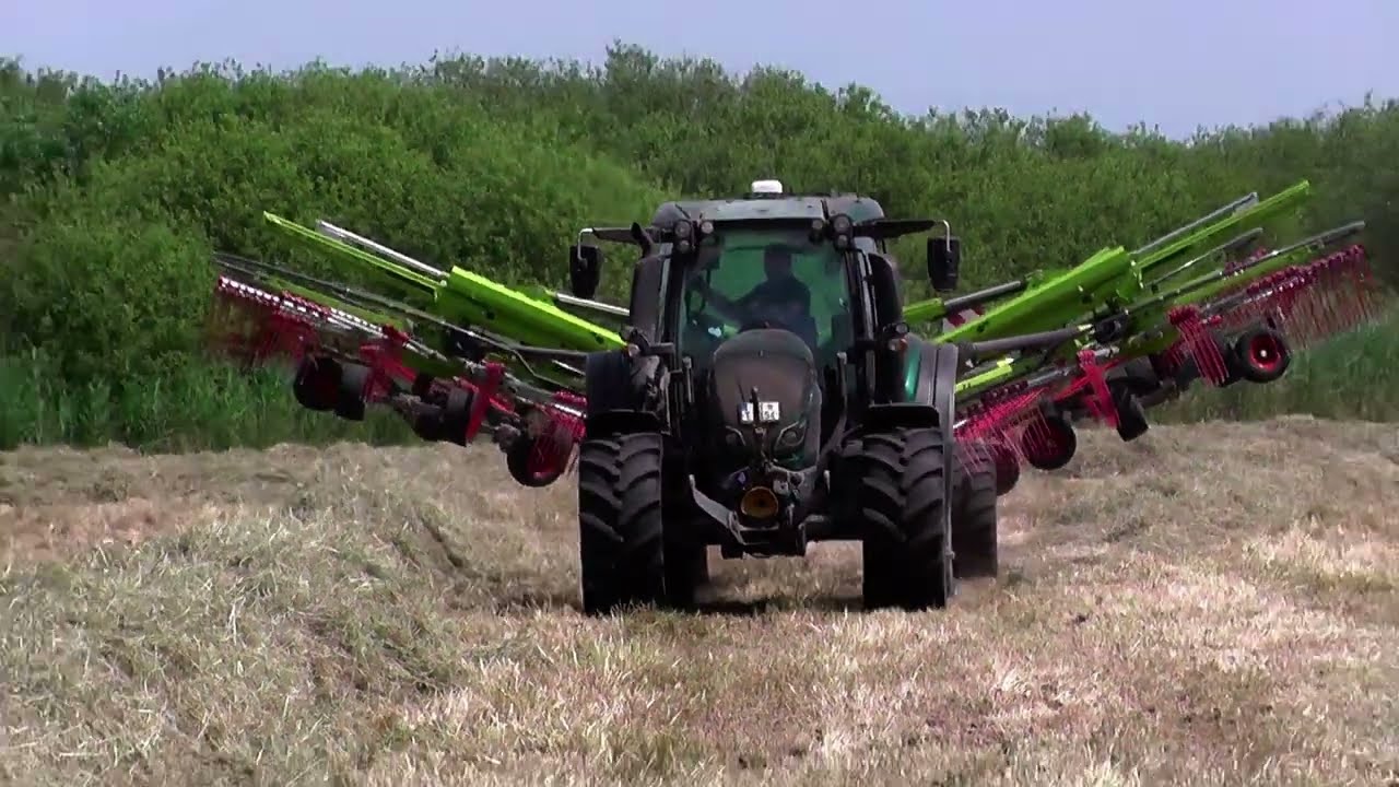 Heu Ernte 2022 das Schwaden mit Valtra N 154 u. Claas Liner 4800 Business Schwader