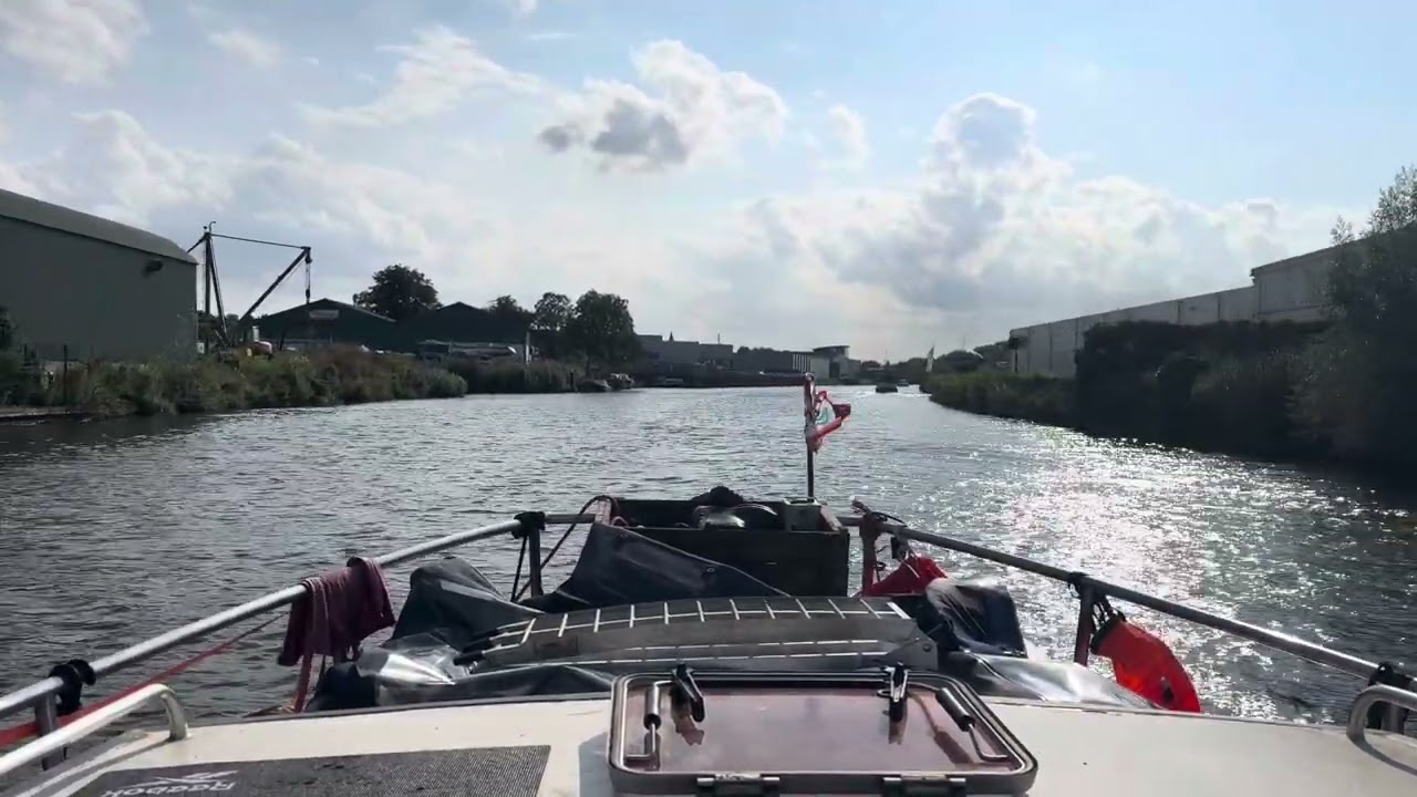 De Linge, op weg naar de Lingehaven.