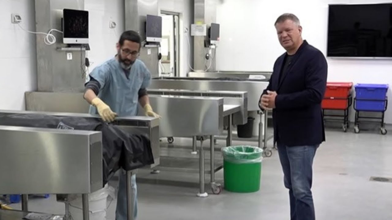 אלון מלמד איך להציל חיים - מתוך חדר המתים